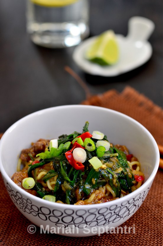 mie-kangkung